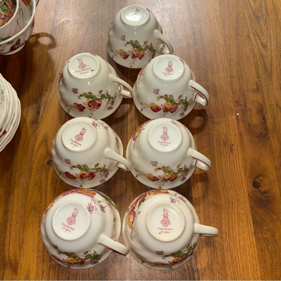 Vintage 17-piece Royal Doulton Sherborne D5915 fine bone china tea set - Picture 9 of 16